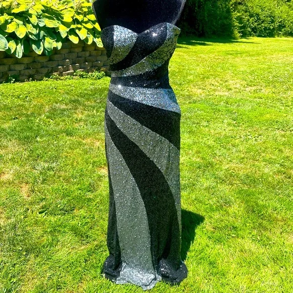 La Femme formal gown - Picture 1 of 6